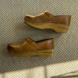 Dansko Professional Clog in Honey